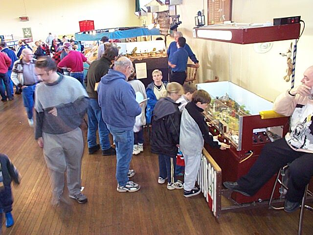 event_epping-model-railroad-exhib_crowd-shot-2.jpg