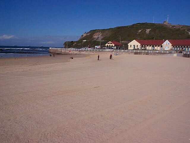 location_newcastle_nobbys-beach-2.jpg