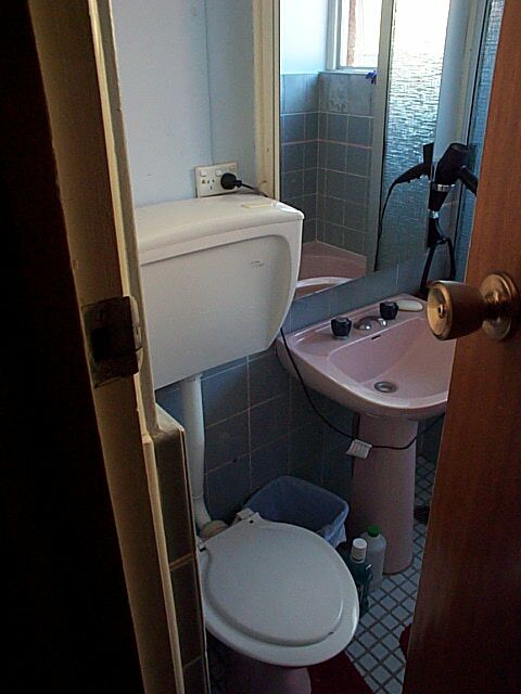 event_a-day-off_b-trip-to-bathroom.jpg